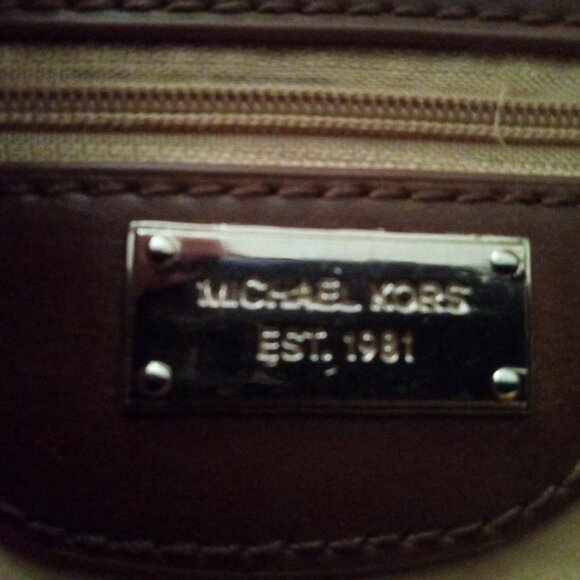 Micheal  Kores Purse please read.Final price pls can' tafford any more discount - Picture 8 of 16